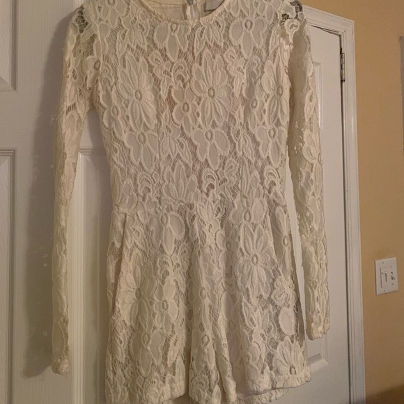 Long sleeved lace romper - Picture 4 of 4